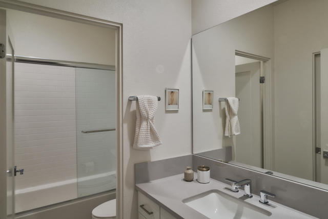 36016 Franklin Drive, Palm Desert CA: https://media.crmls.org/mediaz/fe4e16ae-de48-4535-a49b-ad03f7f21b14.jpg