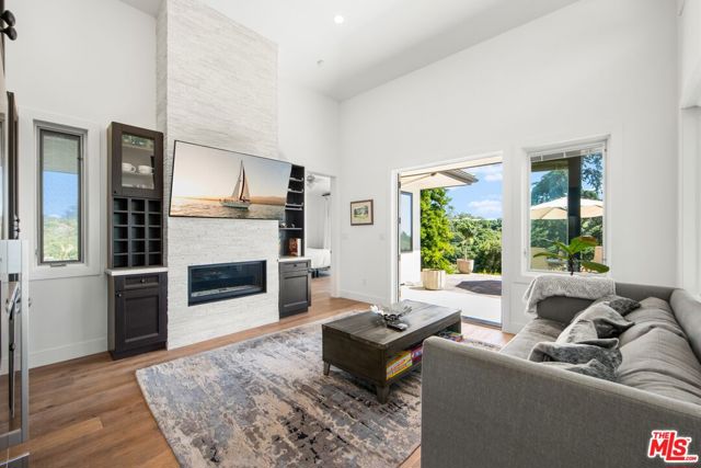 4610 Via Vistosa, Santa Barbara CA: https://media.crmls.org/mediaz/fe4e6e1c-471b-4b57-b575-577db33296f4.jpg