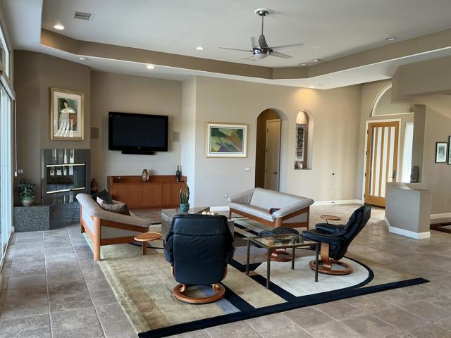 81650 Tiburon Drive, La Quinta CA: https://media.crmls.org/mediaz/fe4e7e61-79f1-4f0d-bd0c-4dfcbe9b6683.jpg