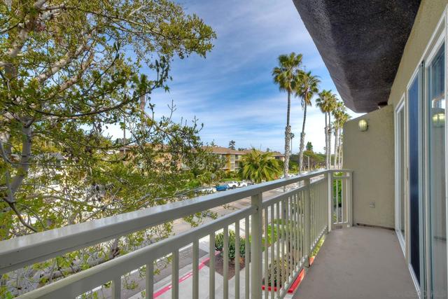5370 La Jolla Blvd, La Jolla CA: https://media.crmls.org/mediaz/fe4eabf1-8aa8-43c2-b730-b77551b42279.jpg