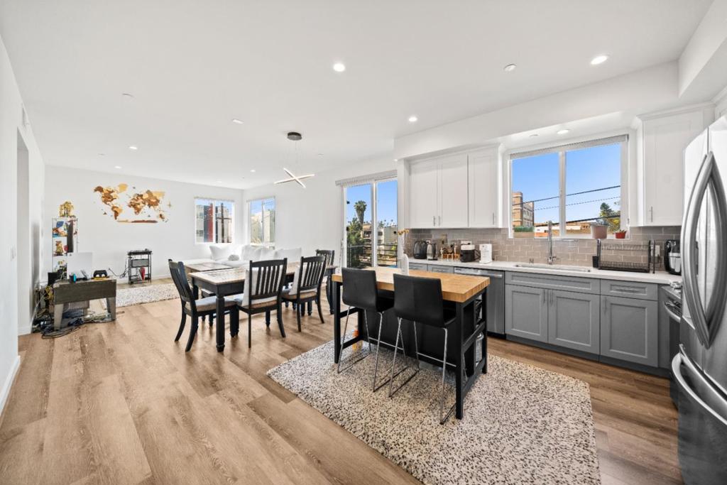 1055 S Serrano Avenue #305