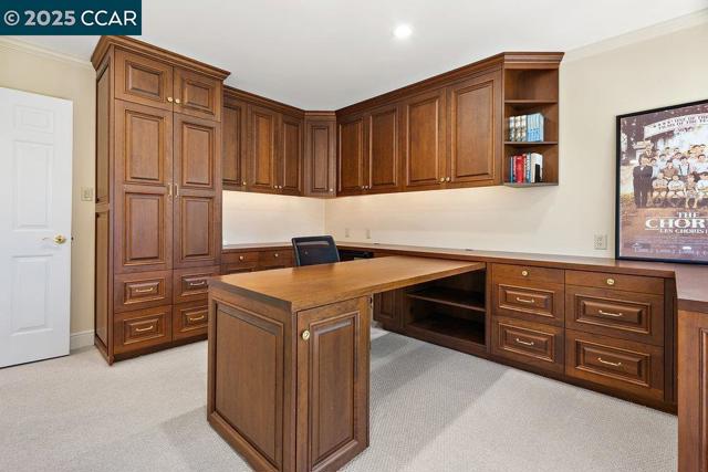 3949 Canyon Rd, Lafayette CA: https://media.crmls.org/mediaz/fe4f127c-193a-4e54-be7f-9cb4c240ce6c.jpg