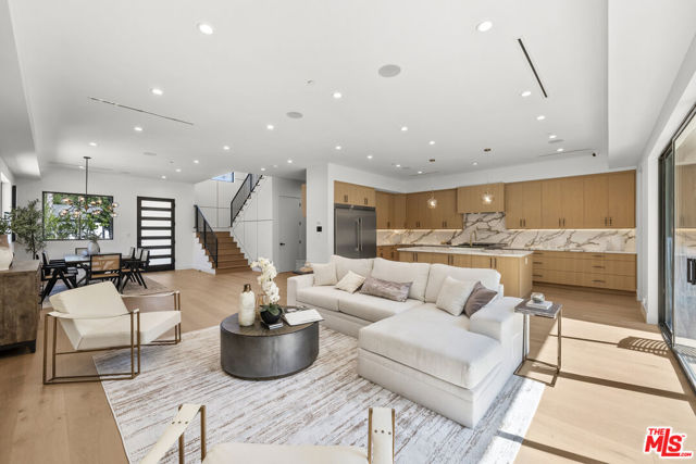 5741 Newcastle Avenue, Encino CA: https://media.crmls.org/mediaz/fe4f18ce-e54e-490a-bdb2-e39c560adfd6.jpg