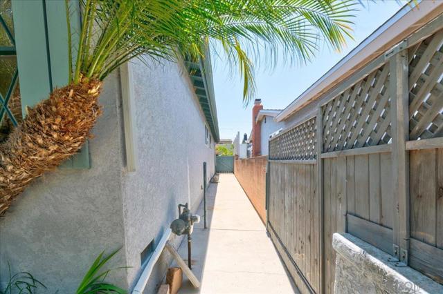 3981 Hatton St, San Diego CA: https://media.crmls.org/mediaz/fe4f74d0-5b83-445b-9515-8c9a35b499a8.jpg