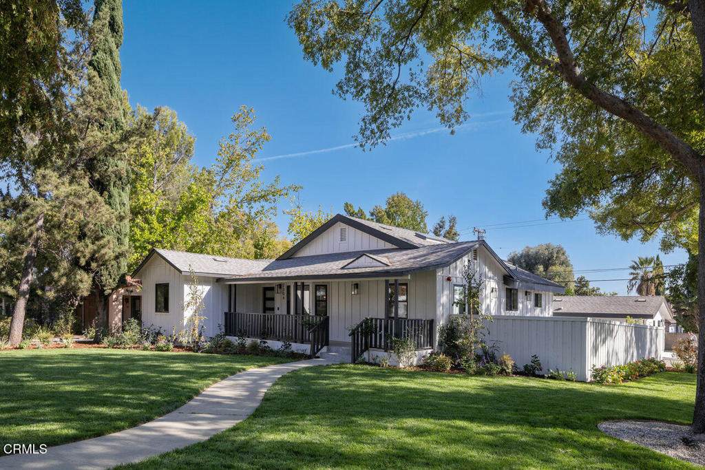 2304 E Dudley Street