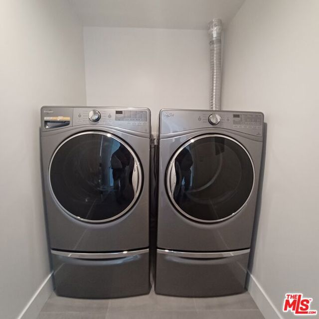 1101 S Harvard Boulevard, Los Angeles CA: https://media.crmls.org/mediaz/fe5007ae-59e9-45f5-9c6e-8dab5d546a66.jpg