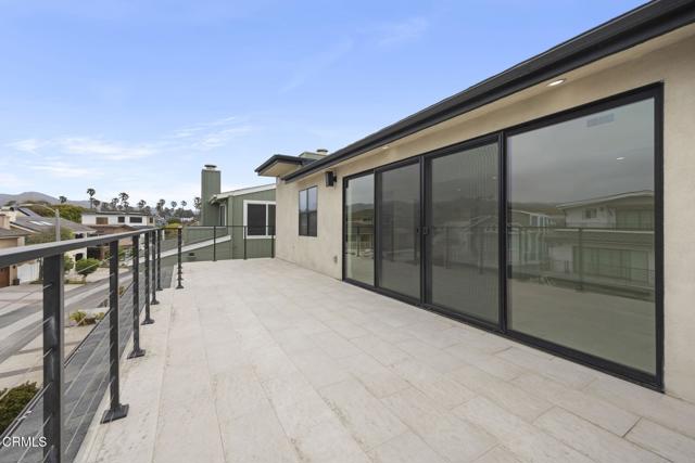 1194 Kingston Lane, Ventura CA: https://media.crmls.org/mediaz/fe502926-c179-4539-8daf-466c886943e0.jpg