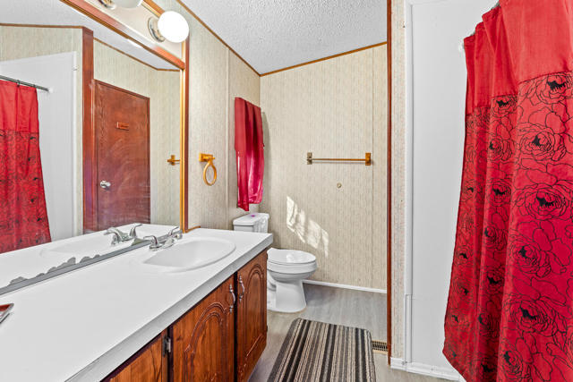 2342 Sand Jewel Avenue, Thermal CA: https://media.crmls.org/mediaz/fe503b2b-97be-4a93-83e6-9692e5a85115.jpg