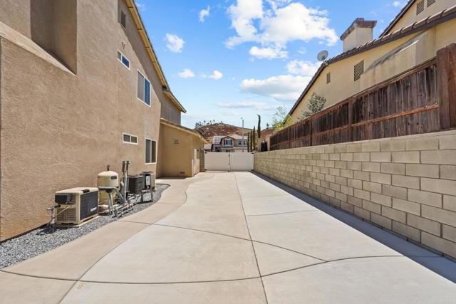 28303 Pinyon Pine Court, Menifee CA: https://media.crmls.org/mediaz/fe50e755-a334-47af-b5a5-cb6293acd78a.jpg