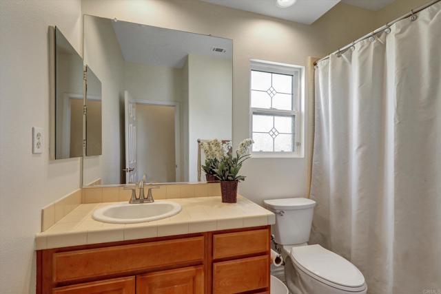 4009 11 Flowerwood Lane, Fallbrook CA: https://media.crmls.org/mediaz/fe50f6cf-a1f3-4248-b1d9-08ed8866be08.jpg
