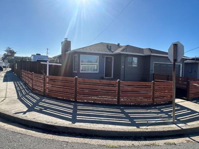 196 Surf Street, Pacifica CA: https://media.crmls.org/mediaz/fe51a055-594f-4bf6-a530-7554bca5ad6d.jpg
