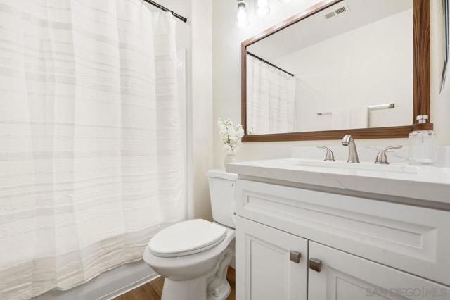 4087 Ivey Vista, Oceanside CA: https://media.crmls.org/mediaz/fe5214b7-fdb4-4e2f-b822-3f015f088bf5.jpg