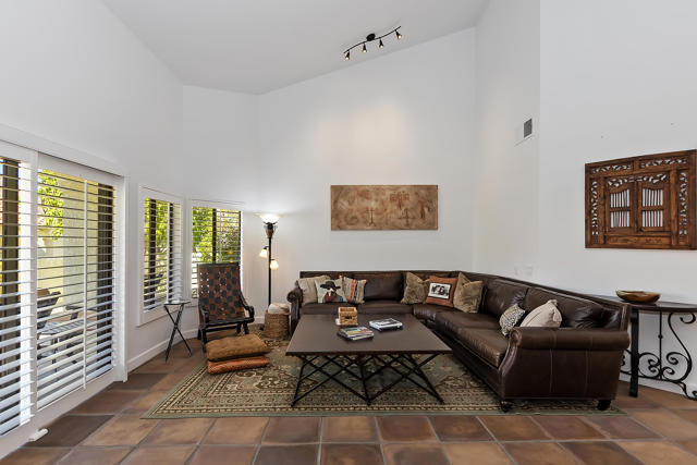 008_Living Room