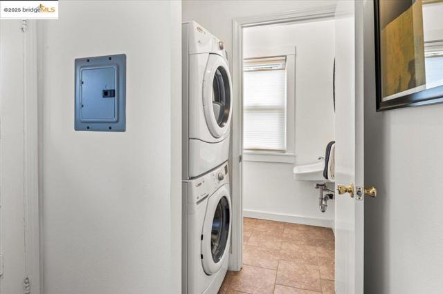 3058 Berlin Way, Oakland CA: https://media.crmls.org/mediaz/fe526f1a-8ed9-4112-ba7e-58e2e42acb11.jpg