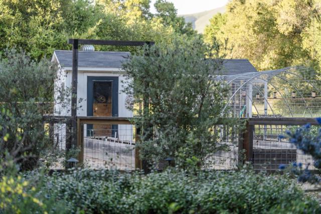 10555 Watsonville Road, Gilroy CA: https://media.crmls.org/mediaz/fe529ff1-0824-49f6-84d7-086fe0d894e4.jpg