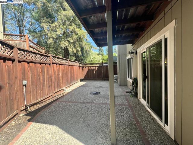 2418 Twinflower Ct, Martinez CA: https://media.crmls.org/mediaz/fe52ceea-8938-40b6-97cf-595ed7b8f55f.jpg