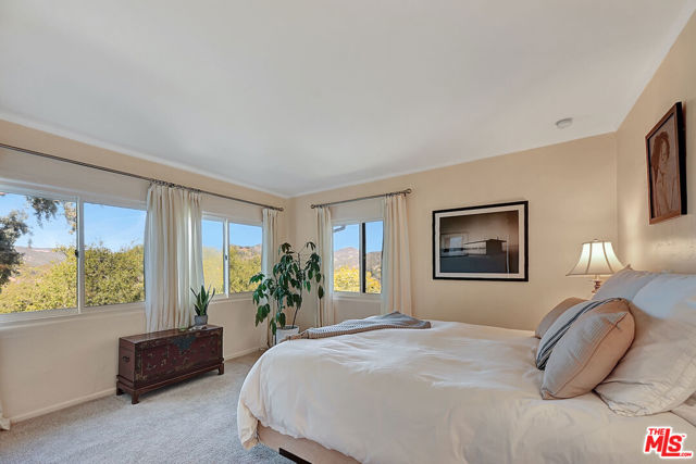 19805 Valley View Drive, Topanga CA: https://media.crmls.org/mediaz/fe530b90-e792-478d-8825-31a49aef7efb.jpg