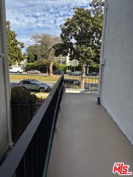 511 San Vicente Boulevard, 107 photo 16