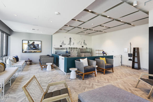 400 S Broadway, Los Angeles CA: https://media.crmls.org/mediaz/fe54058a-4565-43a7-9e67-78b77e8d2423.jpg