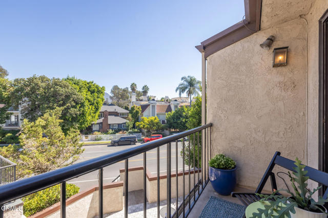 Detail Gallery Image 59 of 66 For 4459 Moorpark Way, Toluca Lake,  CA 91602 - 2 Beds | 2/1 Baths