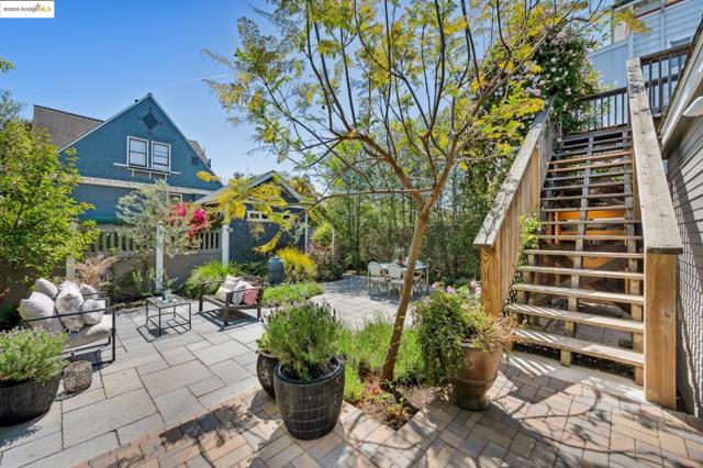 1042 Santa Clara Ave, Alameda CA: https://media.crmls.org/mediaz/fe54651d-eff9-4462-9b05-1fa4b69052c4.jpg