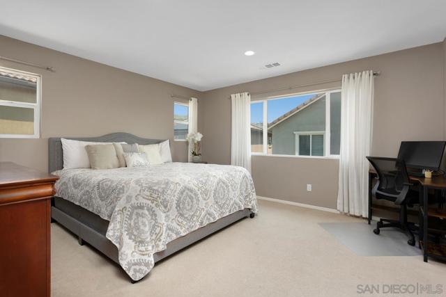 259 Oberlander Way, Fallbrook CA: https://media.crmls.org/mediaz/fe549c4c-bba0-4071-8710-73256c5d1296.jpg