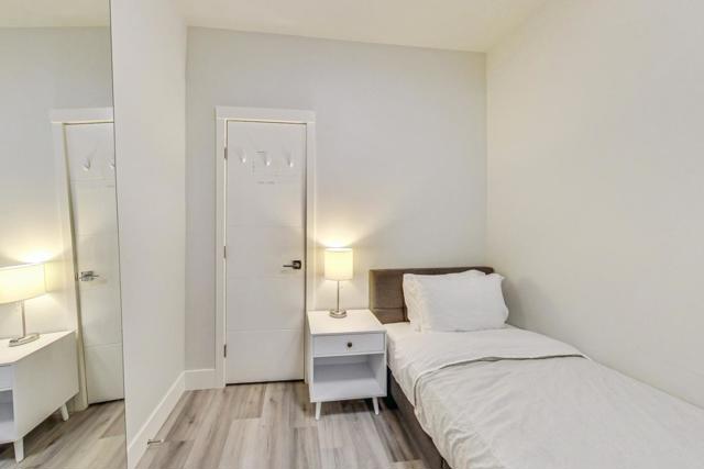 811 Oak Street, San Francisco CA: https://media.crmls.org/mediaz/fe54e3ed-8284-4cc6-9e6a-38eca2069925.jpg