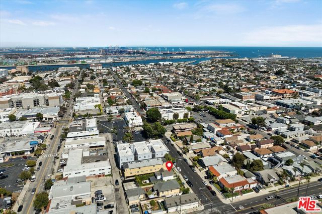 584 W 10th Street, San Pedro CA: https://media.crmls.org/mediaz/fe54ea6e-7973-4516-ac58-b283786be059.jpg