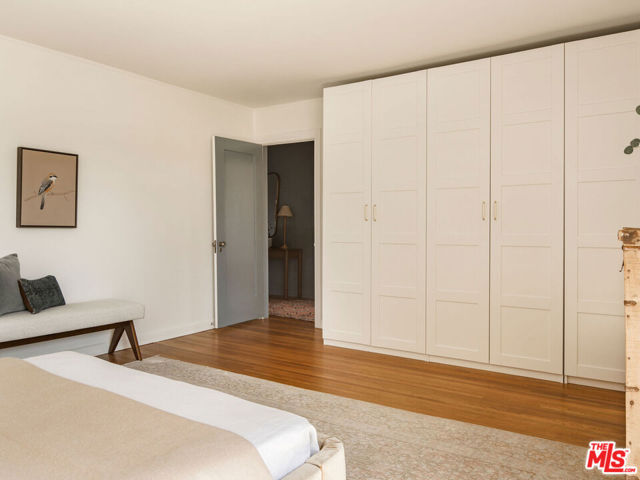 131 S Arden Boulevard, Los Angeles CA: https://media.crmls.org/mediaz/fe5511ef-7b00-4b1d-81a9-8f70ffe712e9.jpg