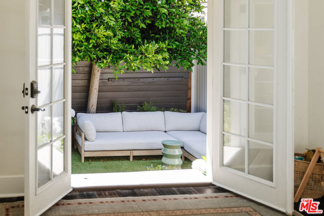 224 San Juan Avenue, Venice CA: https://media.crmls.org/mediaz/fe5537f4-38a0-4f6c-a614-1a2d0f0cf636.jpg