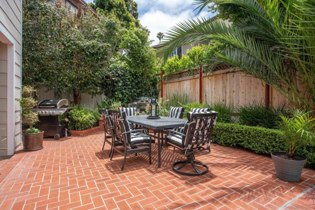 7824 Exchange Pl, La Jolla CA: https://media.crmls.org/mediaz/fe555462-7ea0-4b21-b45a-0dad8a8d0935.jpg