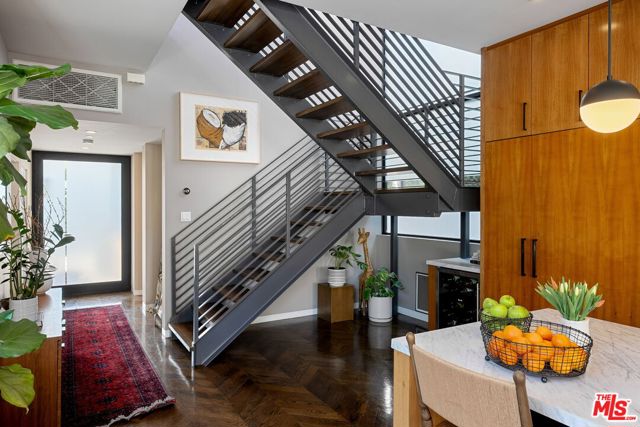 1102 Amoroso Place, Venice CA: https://media.crmls.org/mediaz/fe55600a-7b72-4692-8858-c71174c35cba.jpg