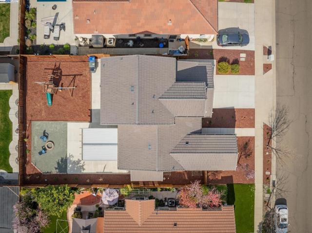 115 Lemon Blossom Ln, Patterson CA: https://media.crmls.org/mediaz/fe55a753-9938-4967-abbe-1f85d96d1740.jpg