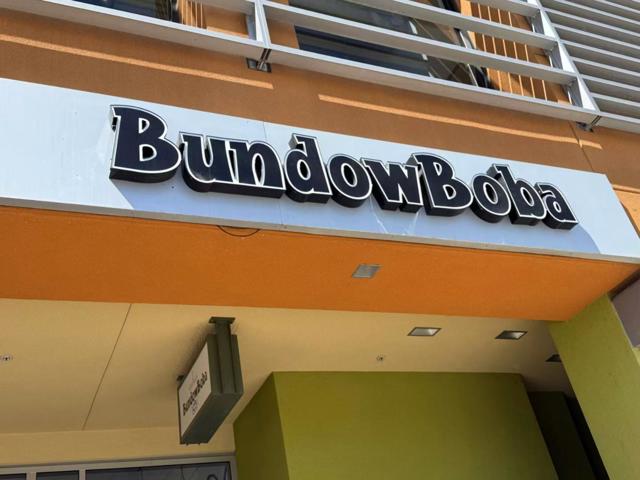 979 979 Broadway, Millbrae CA: https://media.crmls.org/mediaz/fe55afb3-b4bb-4d59-8816-a99e1f56a120.jpg