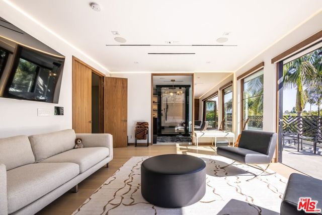 2717 Motor Avenue, Los Angeles CA: https://media.crmls.org/mediaz/fe55d7b8-e98e-4d99-8126-f71f819671d4.jpg