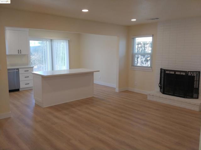 139 Heather Ave, Hercules CA: https://media.crmls.org/mediaz/fe55e767-0463-4d06-9536-c46f74ce08e2.jpg