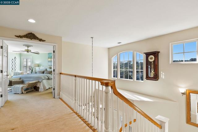 1620 Saint Francis Ct, Benicia CA: https://media.crmls.org/mediaz/fe5650ac-fdda-4ad1-b2e3-009d48e3029d.jpg