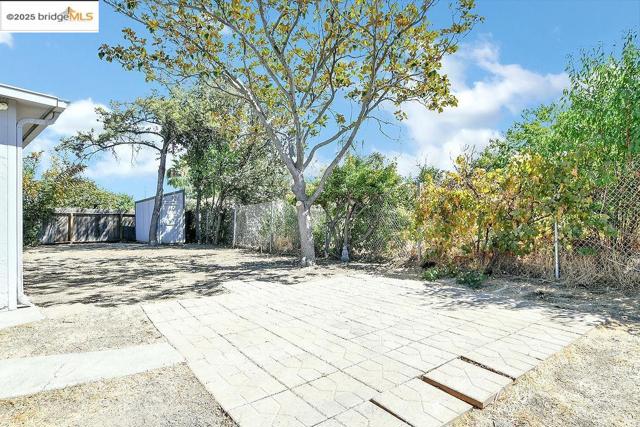 1205 Putnam Street, Antioch CA: https://media.crmls.org/mediaz/fe5684c7-b353-4ff0-8aaa-4ac01c6d6bd5.jpg