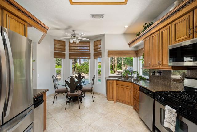 Image 18 of 50 For 370 Links Drive