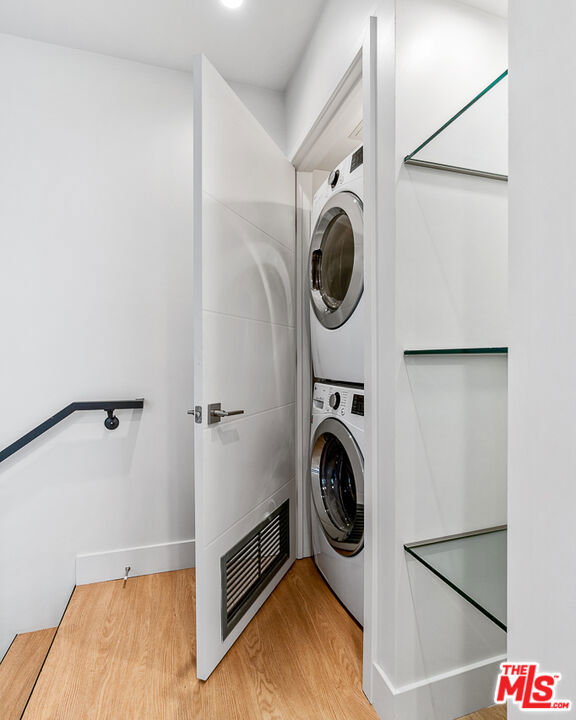 https://media.crmls.org/mediaz/fe57638c-6a1b-42f6-bc10-3fedd11698f0.jpg?preset=X-Large