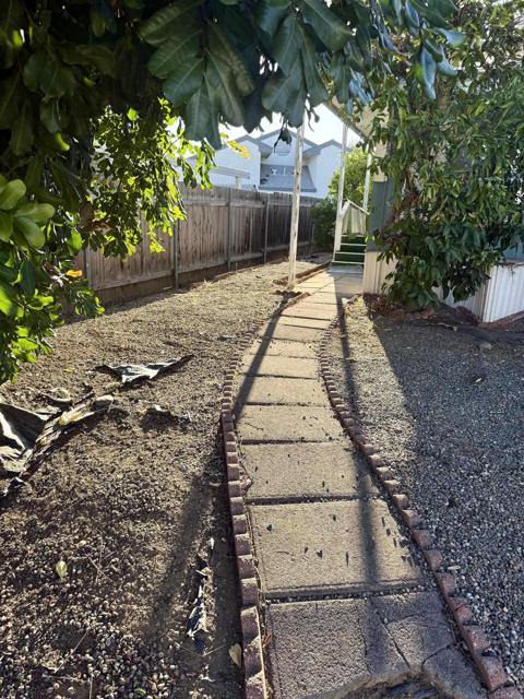 1380 Oak Hill Drive, Escondido CA: https://media.crmls.org/mediaz/fe57a129-704a-415e-a0b8-9d94ed4425ad.jpg