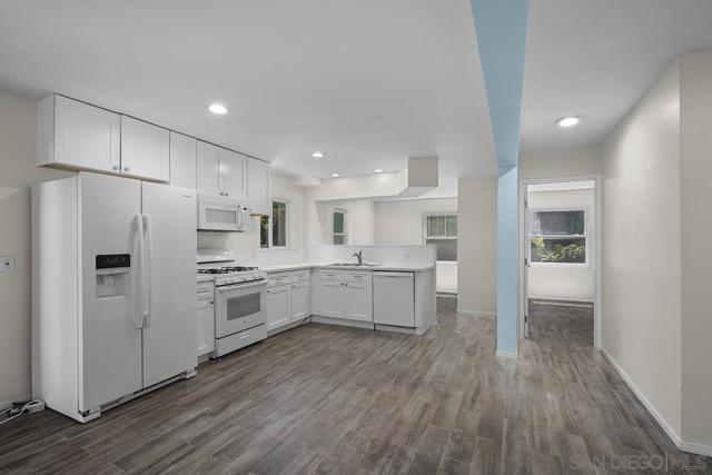 1821 25 Cypress Ave, San Diego CA: https://media.crmls.org/mediaz/fe586ecf-7369-4e5f-a862-3bfad6aef6e2.jpg