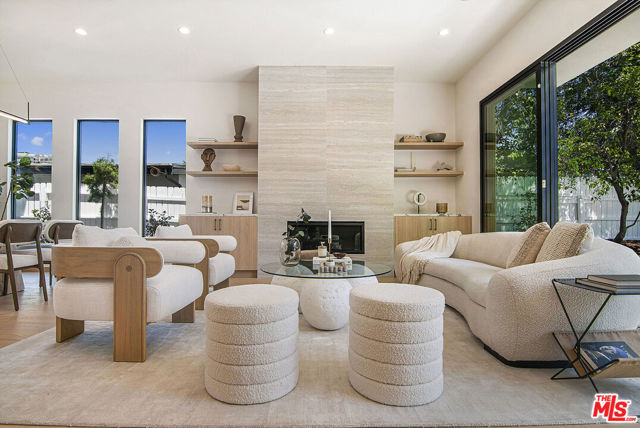 22616 Hatteras Street, Woodland Hills CA: https://media.crmls.org/mediaz/fe58dc38-7e57-458f-ac44-9e2e19853f65.jpg