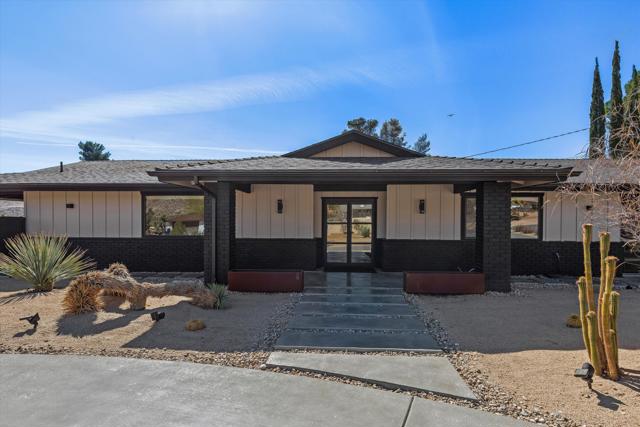 7458 Cardillo Trail, Yucca Valley CA: https://media.crmls.org/mediaz/fe58e0be-0627-43b4-a11a-5dc6c528bce1.jpg