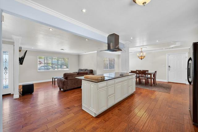 1110 California Avenue, Dos Palos CA: https://media.crmls.org/mediaz/fe595d69-8558-4768-9405-84bced78013c.jpg