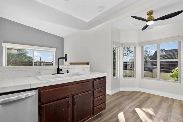 Detail Gallery Image 15 of 42 For 135 Neptune Pl, Escondido,  CA 92026 - 3 Beds | 2 Baths