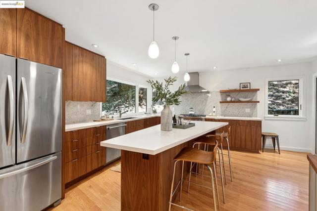 2429 Scout Rd, Oakland CA: https://media.crmls.org/mediaz/fe5a9720-f9b6-4d43-bbf4-1990c0544f9a.jpg