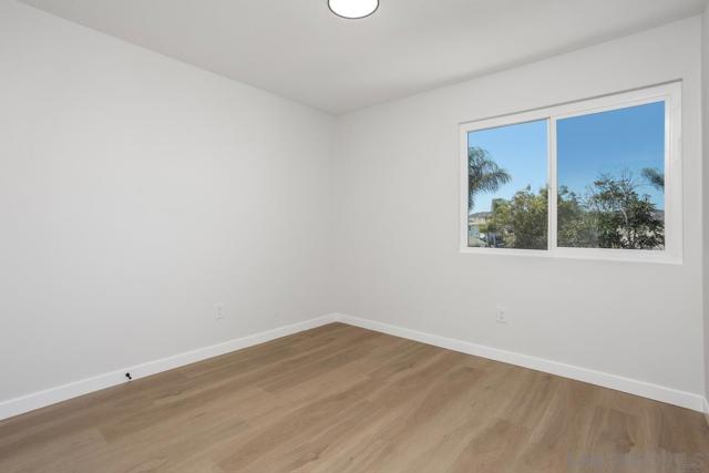 268 Festival Dr, Oceanside CA: https://media.crmls.org/mediaz/fe5adb64-5cc5-488b-9d4f-9c7fd0cb164c.jpg