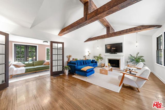 6626 Cahuenga Terrace, Los Angeles CA: https://media.crmls.org/mediaz/fe5b2e7c-e141-4c39-a93a-be9e261a8793.jpg