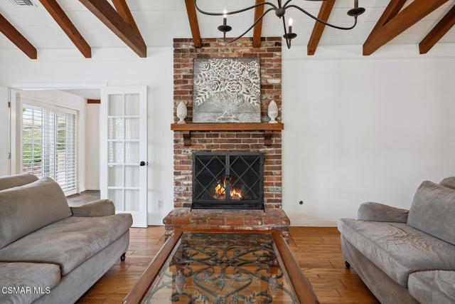 566 Rancho Road, Thousand Oaks CA: https://media.crmls.org/mediaz/fe5bb374-461f-4ee9-8991-7489c05485aa.jpg